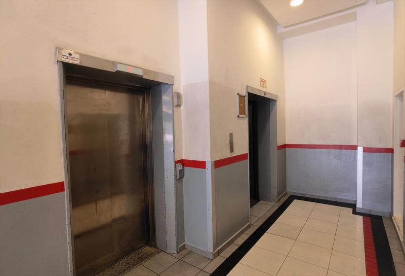 1 Bedroom Property for Sale in Goodwood Estate Western Cape